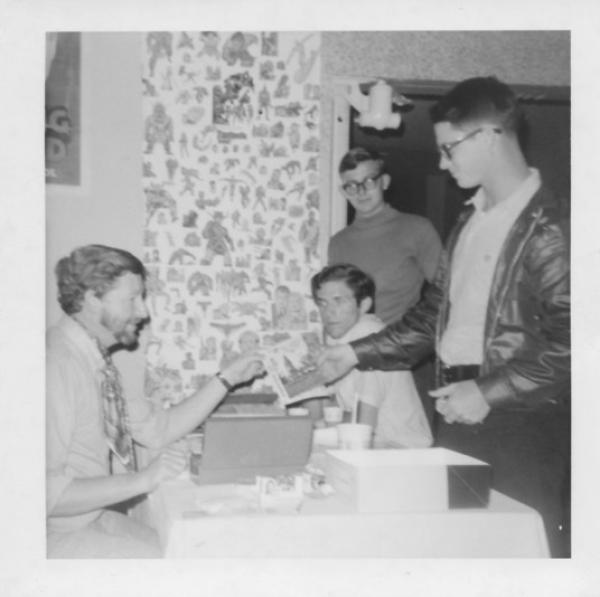1970年3月金州漫画迷你动漫展上的肯·克鲁格（左一）和格雷格·贝尔（左三）